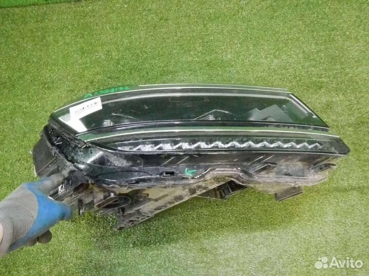 Фара правая Volkswagen Tiguan