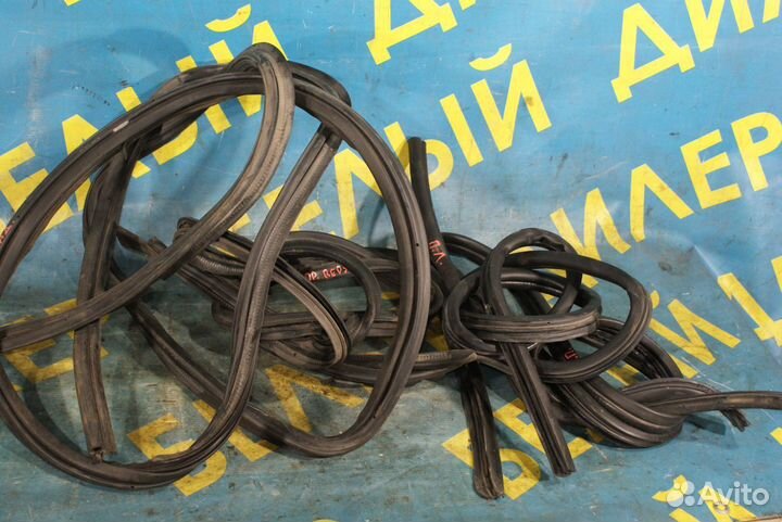 Уплотнитель двери Ssang Yong Musso