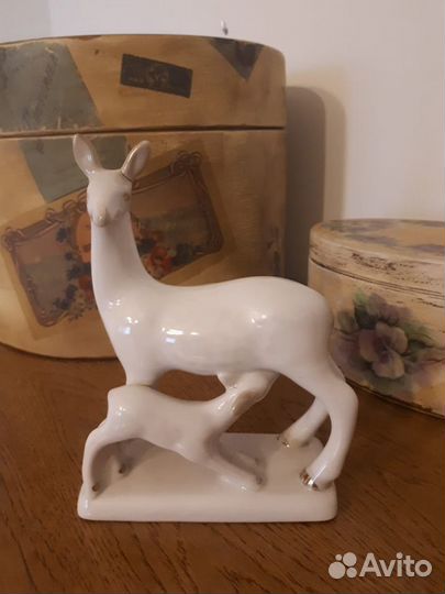 Фарфоровая статуэтка