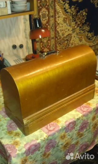 Швейная машинка - ретро