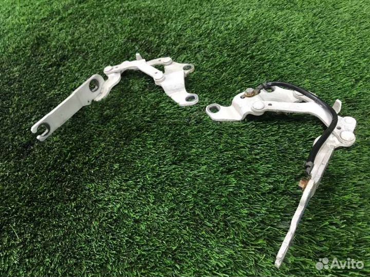 Петля капота передняя Bmw 3 E90 N54B30 2006