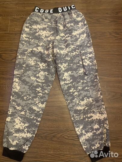 Стильные брюки карго в цвете милитари