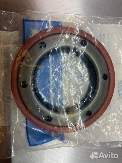 Сальник привода на коробку правый