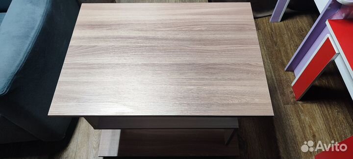 Журнальный столик на колесах