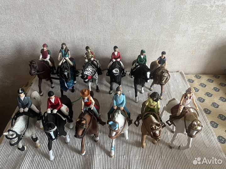 Лошади с наездниками Schleich