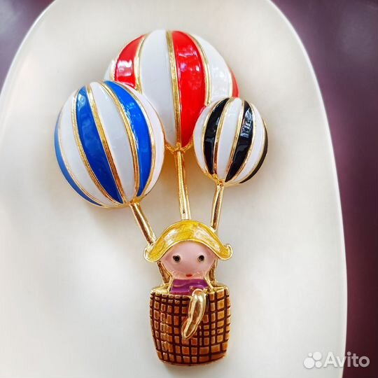 Брошь Большая Девочка