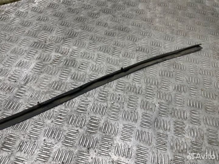 Уплотнитель капота Toyota Camry V40 2azfe 2010