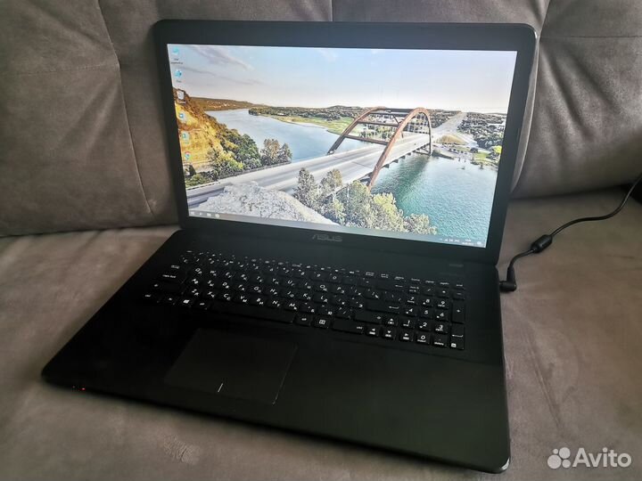Ноутбук Asus 17 дюймов / 4 ядра
