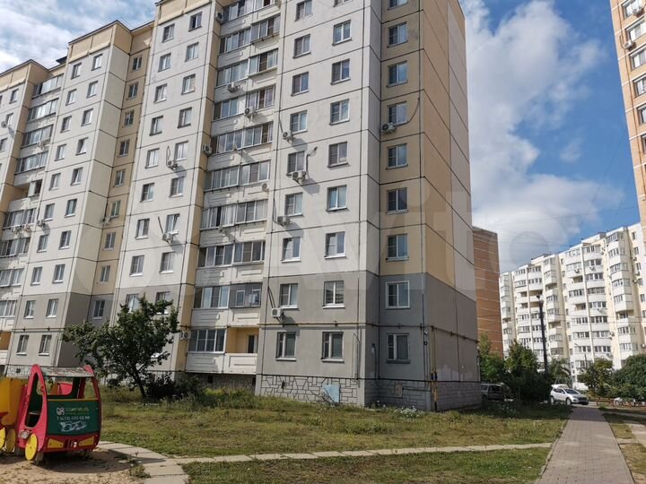 2-к. квартира, 52 м², 1/9 эт.