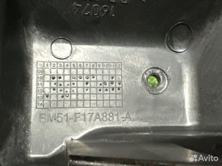 Кронштейн бампера задний Ford Focus 3 седан 2.0L