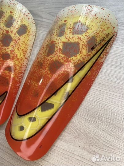 Щитки футбольные Nike Mercurial Lite 