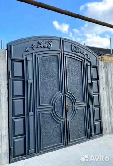 Ворота в Махачкале в красивом дизайне