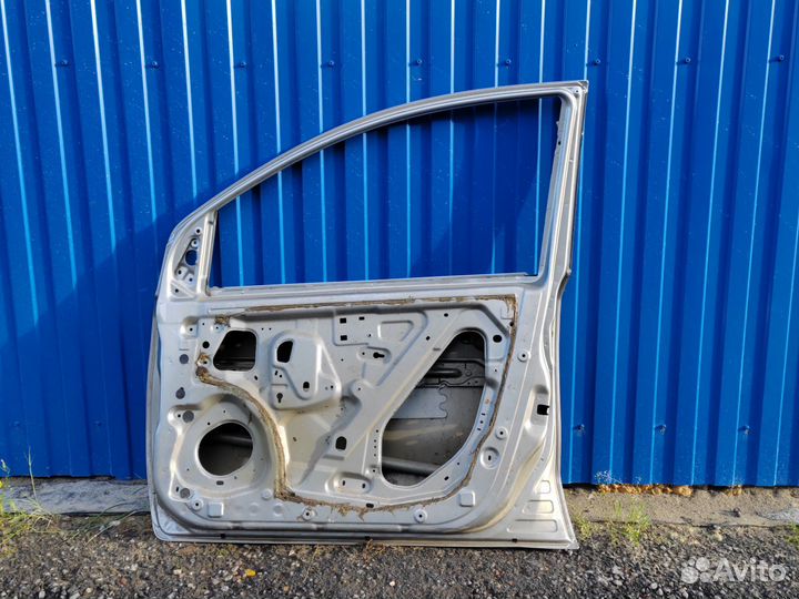 Дверь передняя правая nissan note e11