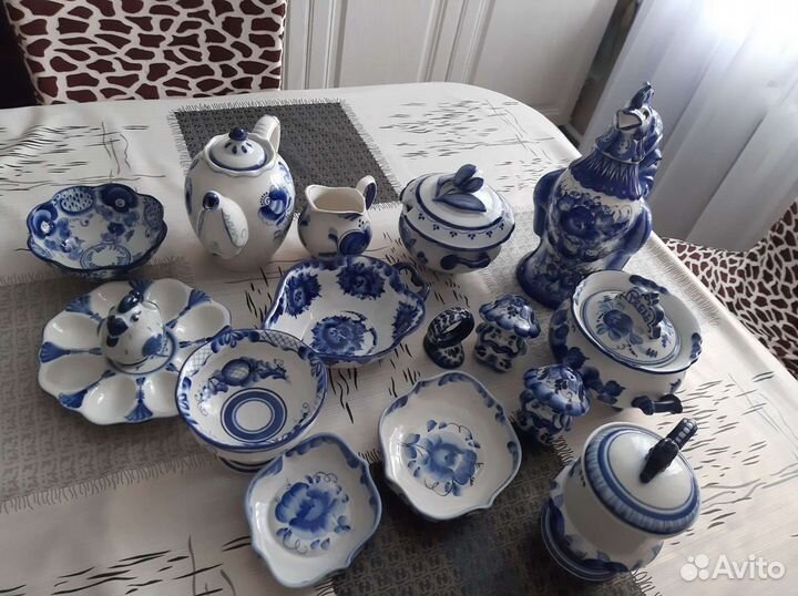 Набор столовой посуды из Гжели