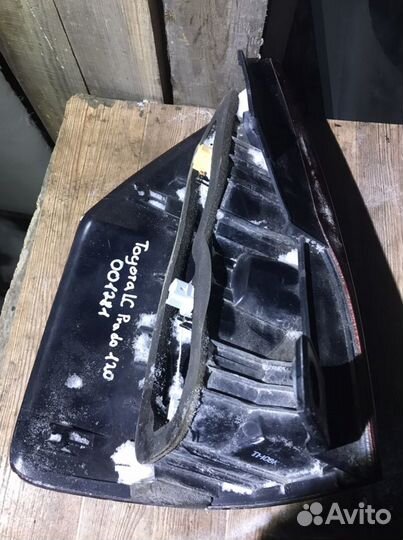 Фонарь задний правый Toyota Land Cruiser Prado 120