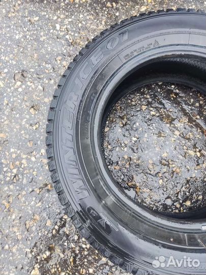 Dunlop SP Winter Ice 01 215/65 R16 102T