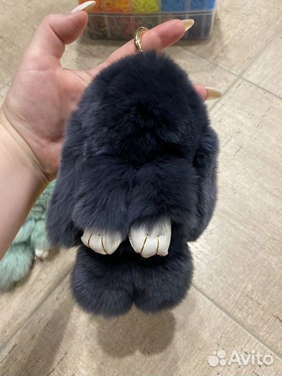 Пушистые зайчики игрушка (брелок)