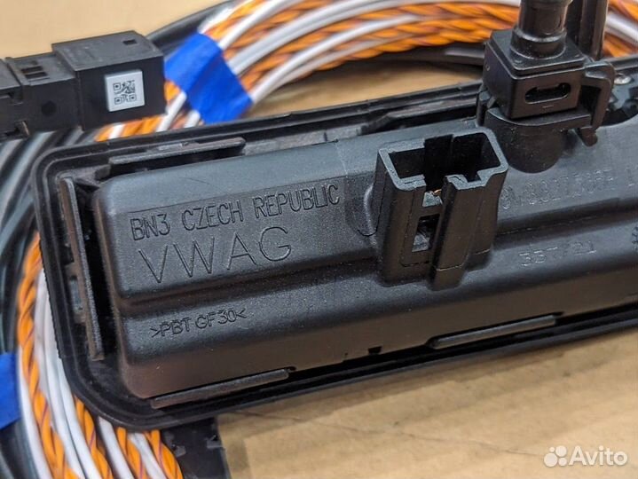 Камера заднего вида с омывателем VAG