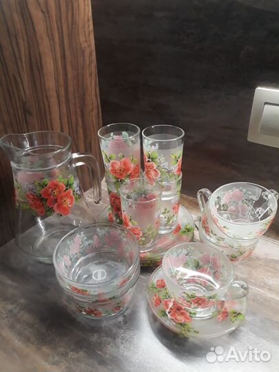 Посуда б/у: тарелки, стаканы, графин, чашки