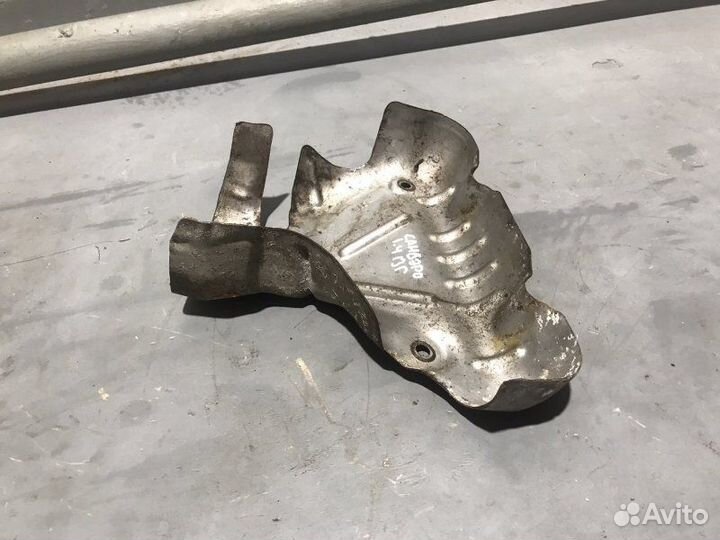 Тепловой экран Renault Sandero хетчбек 1.4 2013