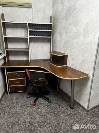 Компьютерный стол