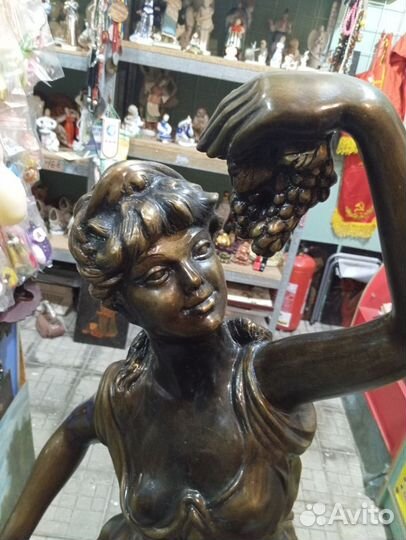 Бронзовая статуэтка