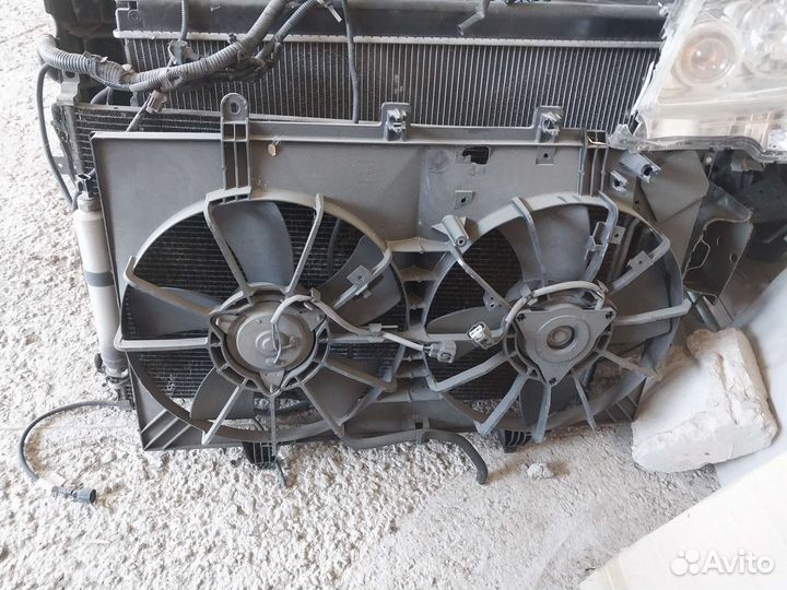 Радиатор и диффузор на Nissan Fuga 3.5