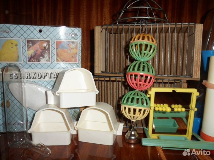 Предметы для ухода и содержания птиц