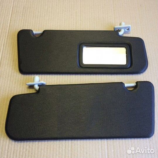 Чёрные белые козырьки ручки приора