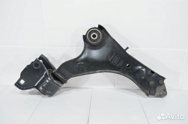 Рычаг нижний передний левый Land Rover Discovery