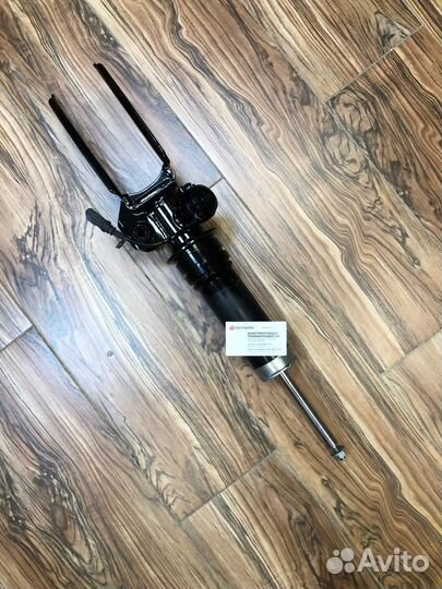 Передний левый амортизатор на Cayenne 955,957