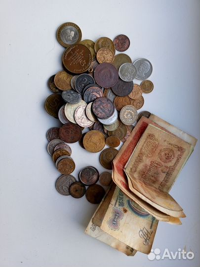 Монеты и купюры