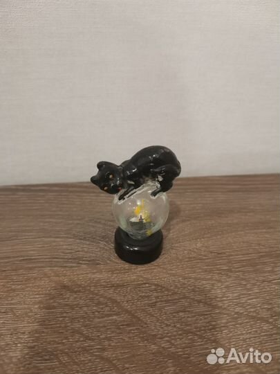 Антикварный флакон от духов Flora Кошка на шаре