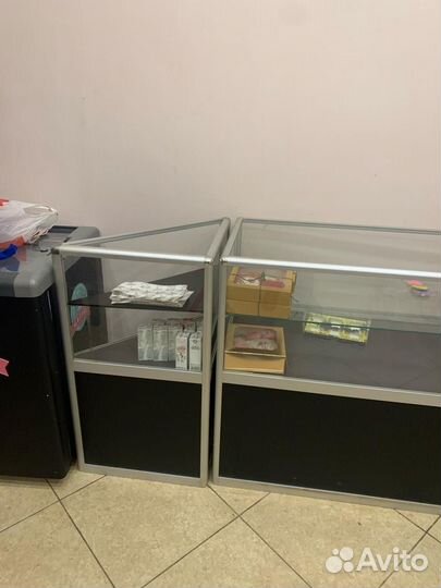 Стеклянный шкаф витрина