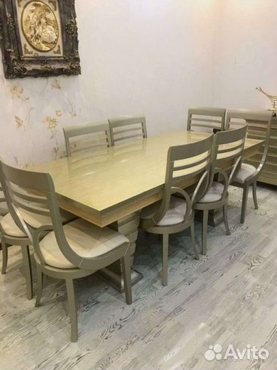Стол и стулья