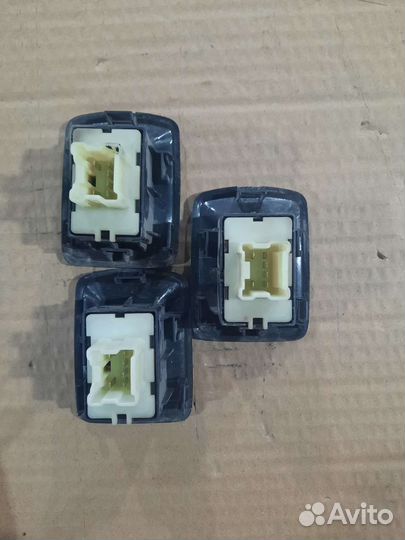 Кнопка стеклоподъемника на renault logan 2