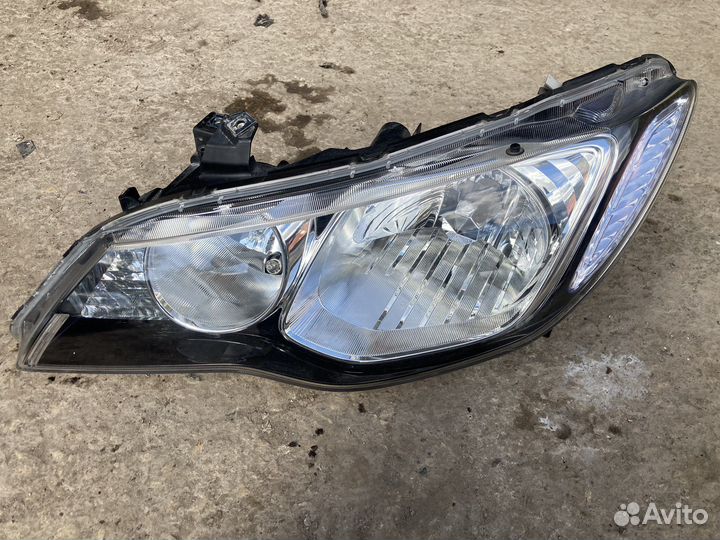Honda Civic 4d фара ксенон
