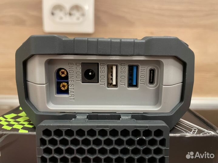 Бустер/пусковое устройство для аккумулятора авто