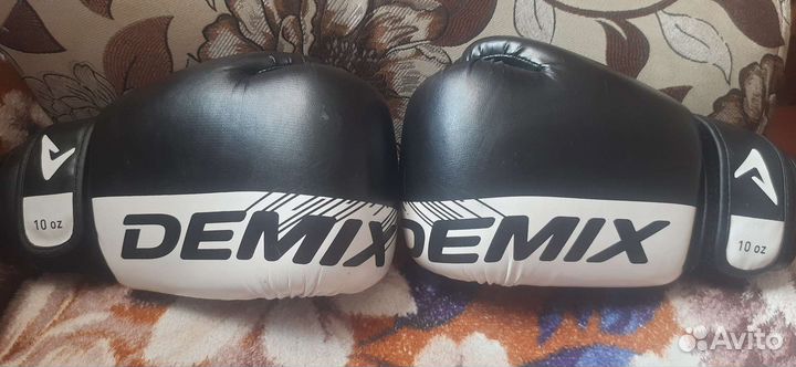 Боксерские перчатки 10 oz