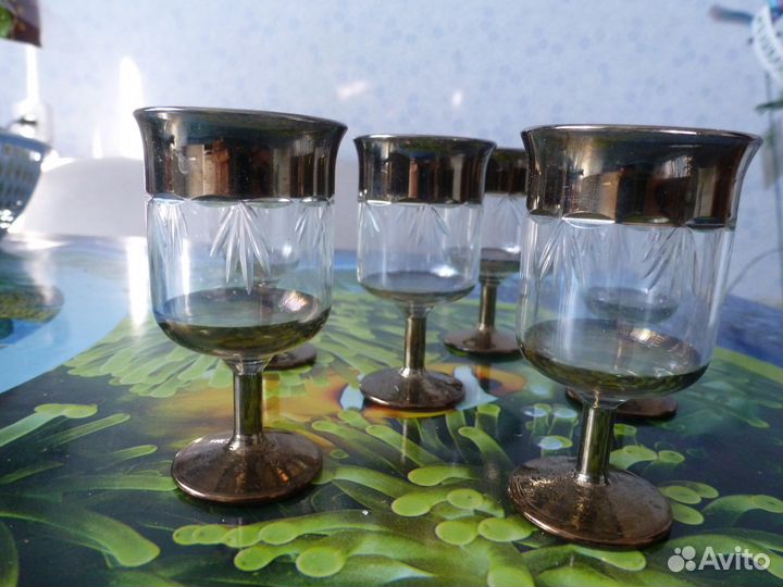 Чайник,набор рюмок с графином и другое