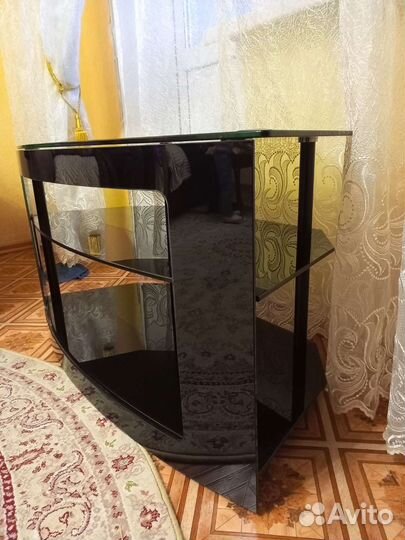 Стеклянная тумба