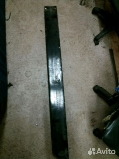 Nissan Tiida усилитель заднего бампера