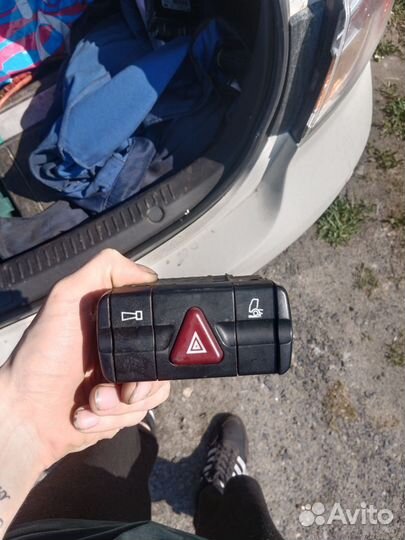 Кнопка аварийной сигнализации Mercedes Benz