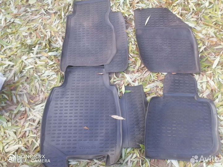 Продам ковреки civik 5D