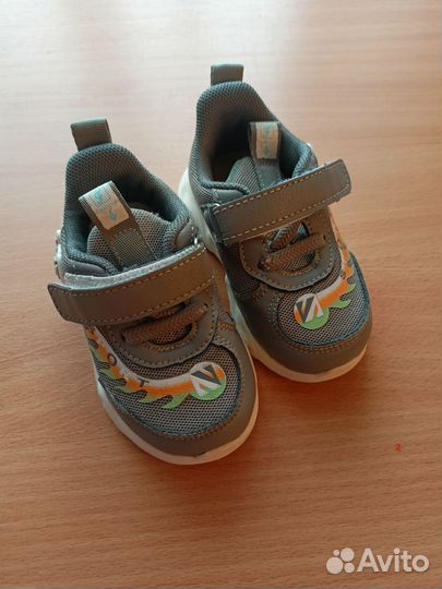 Кроссовки детские