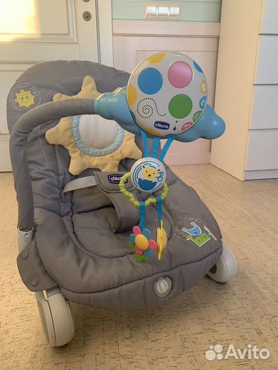 Шезлонг детский Chicco и автолюлька с базой