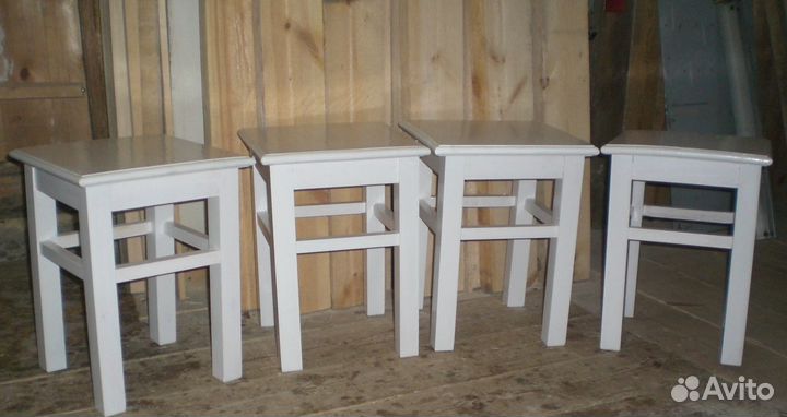 Белые табуреты для кухни