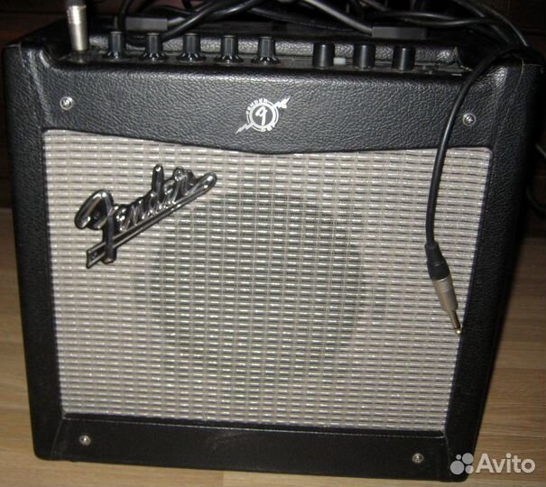 Комбоусилитель гитарный Fender Mustang I (V2)