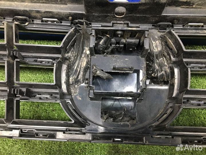 Решетка радиатора Volkswagen Passat B8