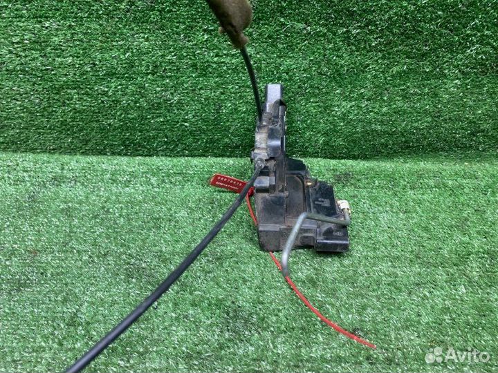 Замок двери передний правый Mazda 3